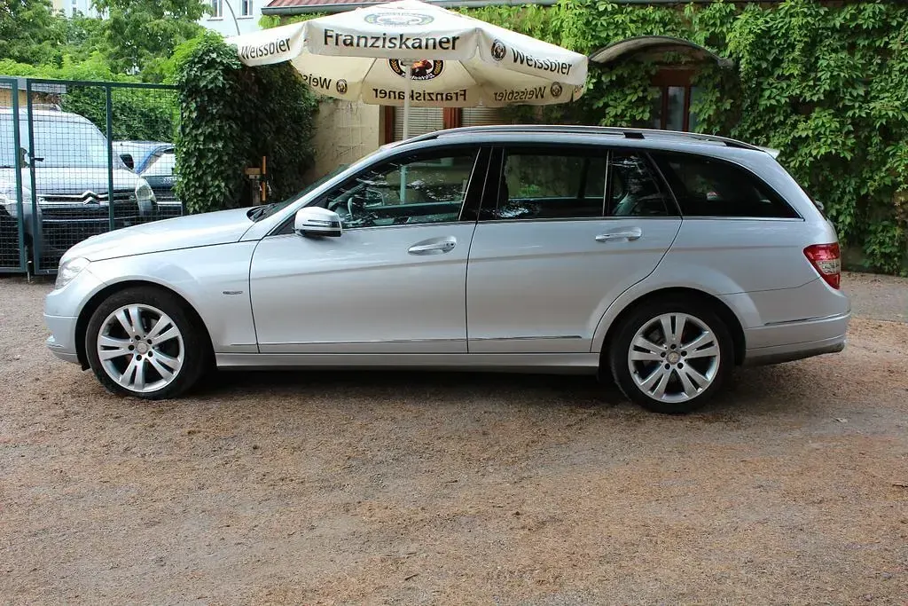 Gebraucht Mercedes C220 170 PS (125 kW) 2009 Iridiumsilber Kombi