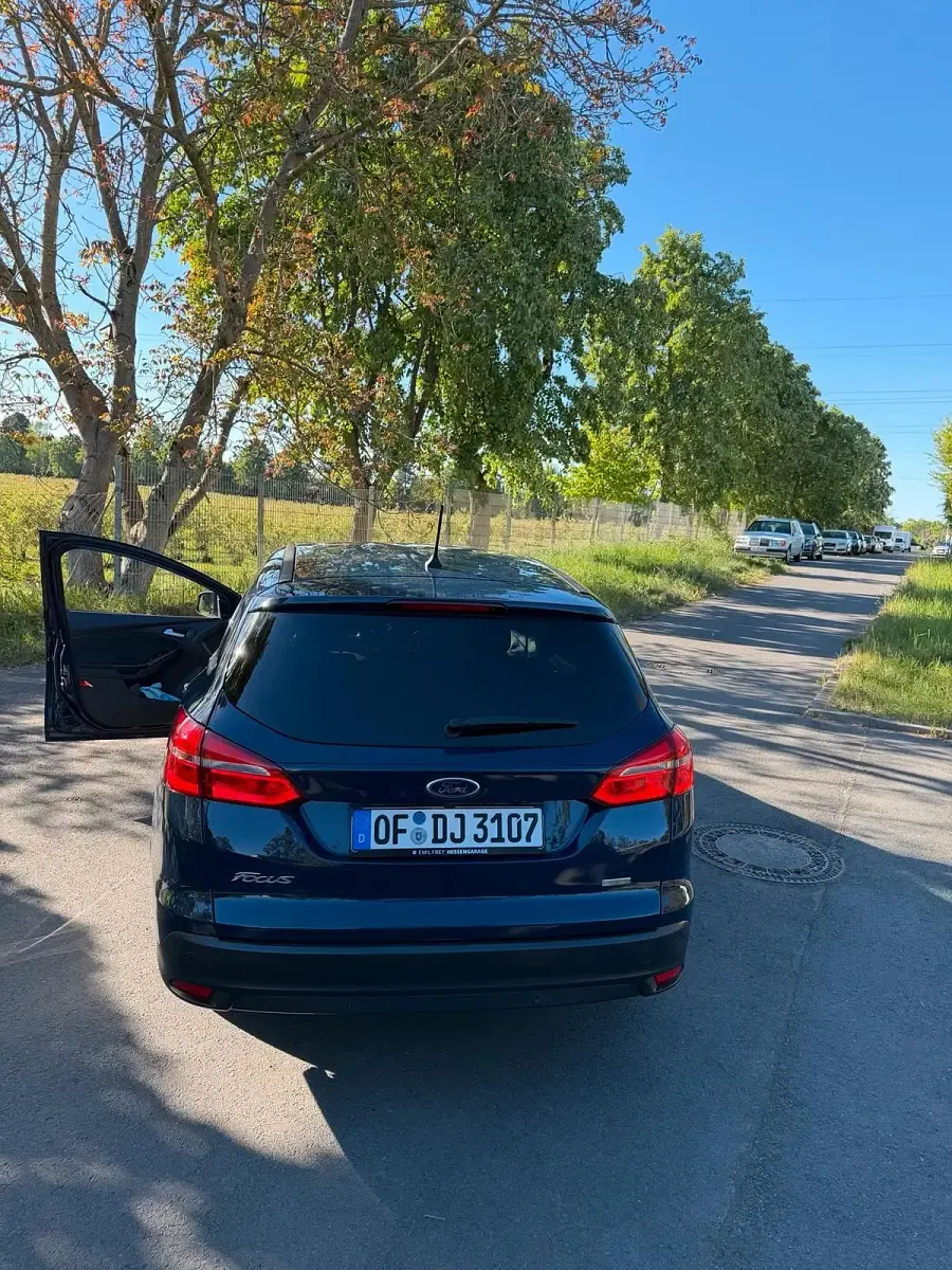 Używany Ford Focus 125 KM (91 kW) 2017 Niebieski Sedan/Limuzyna