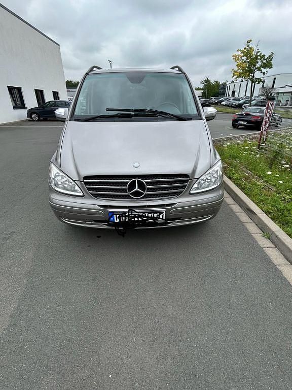 Grau Gebraucht 2010 Mercedes Viano Edition Van / Kleinbus | 15.990 € (Etwas zu teuer) - Bild 1/4