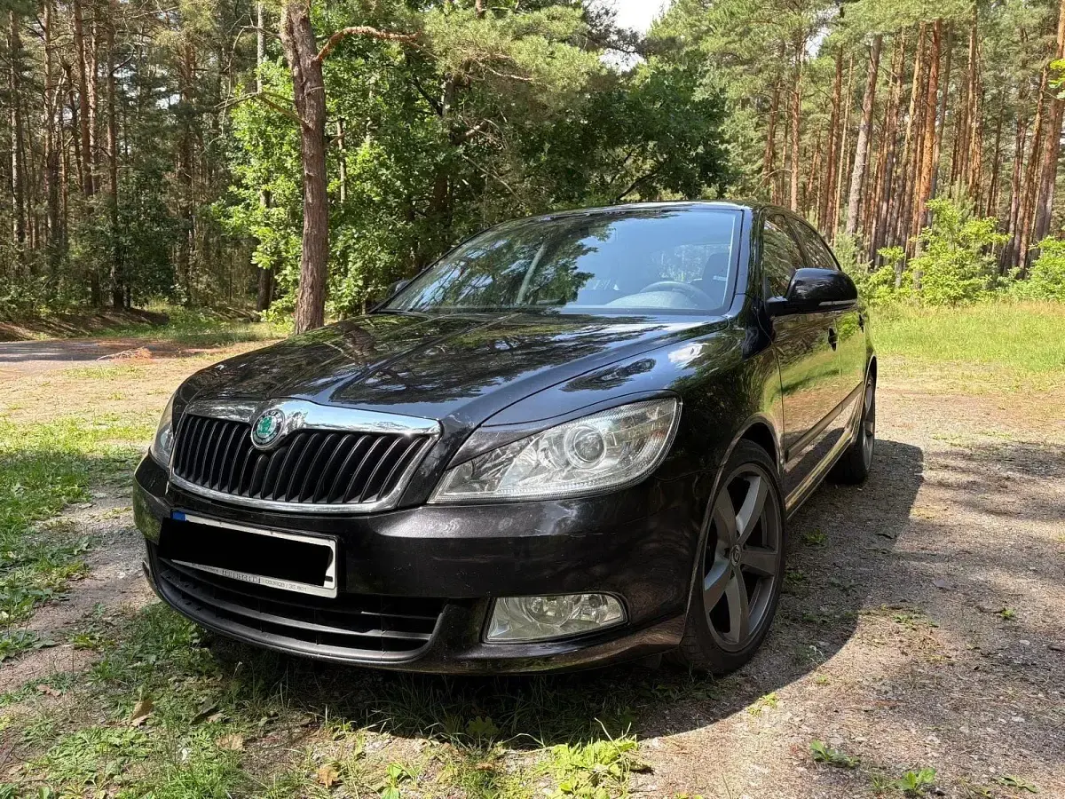 Gebraucht Skoda Octavia Ambiente 122 PS (89 kW) 2011 Schwarz Limousine