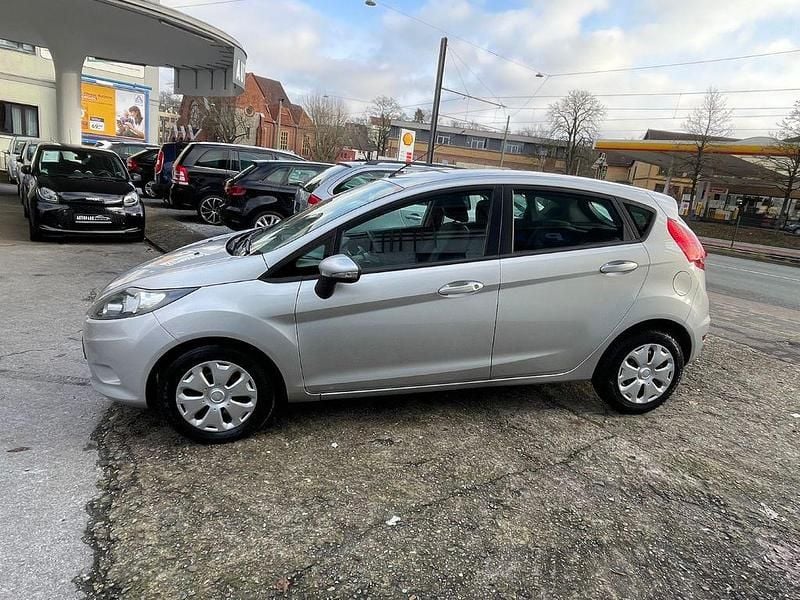 Gebraucht Ford Fiesta Trend 60 PS (44 kW) 2009 Silber Limousine