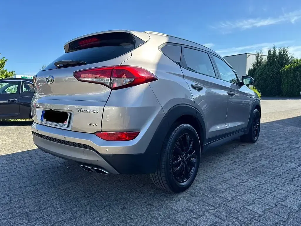 Gebraucht Hyundai Tucson Intro Edition 136 PS (100 kW) 2016 White sand SUV
