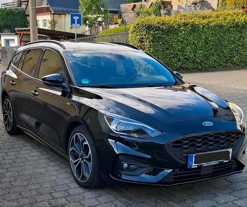 Schwarz Gebraucht 2018 Ford Focus ST-Line Kombi | 15.100 € (Teuer) - Bild 1/4