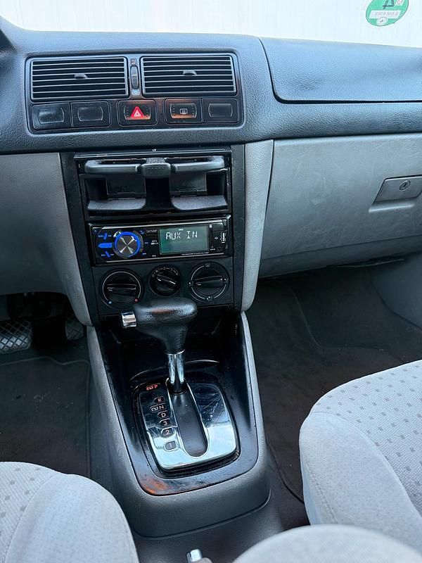 Gebraucht VW Golf 100 PS (73 kW) 1998 Orange Coupé