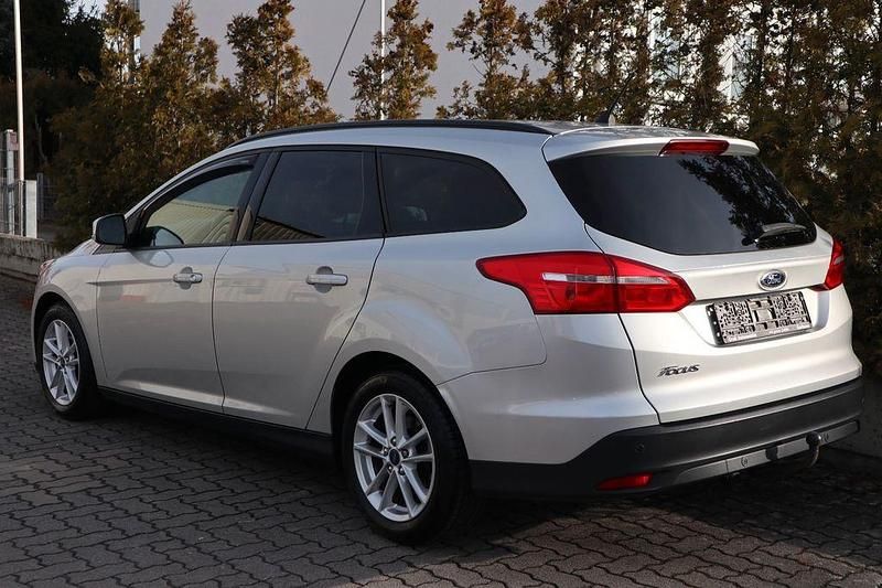 Gebraucht Ford Focus 120 PS (88 kW) 2018 Silber Limousine