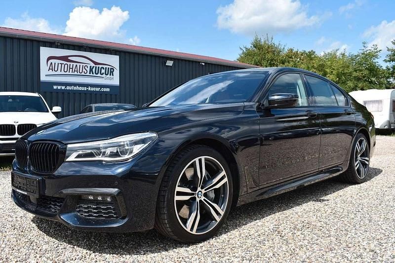Carbonschwarz Gebraucht 2017 BMW 750 M Sport Limousine | 38.950 € (Teuer) - Bild 1/4