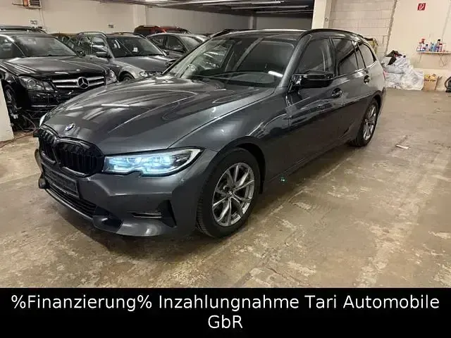 Gebraucht BMW 318 Shadowline 150 PS (110 kW) 2019 Andere Kombi