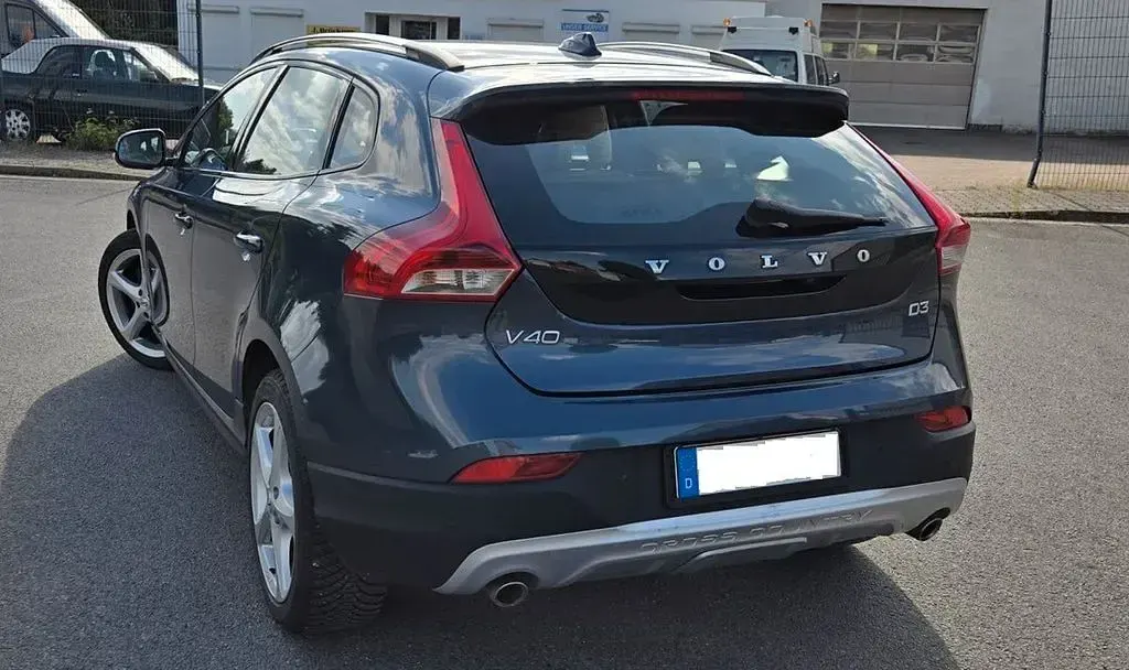 Gebraucht Volvo V40 CC Summum 150 PS (110 kW) 2016 Blau Kombi