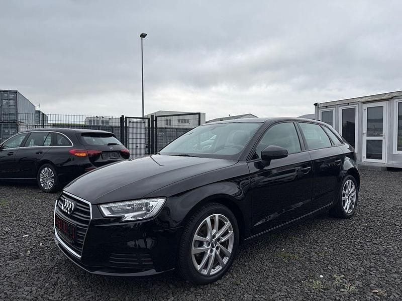 Schwarz Gebraucht 2017 Audi A3 Sportback Basis Limousine | 11.850 € (Guter Preis) - Bild 1/4