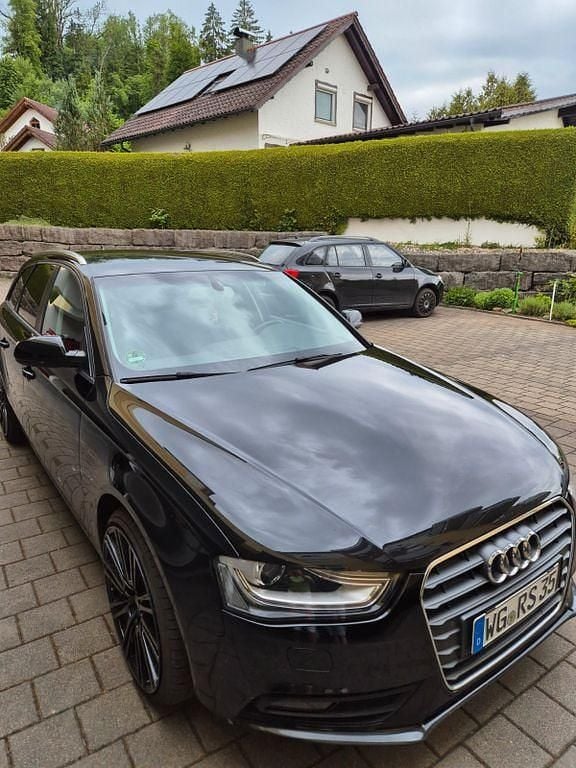 Schwarz Gebraucht 2014 Audi A4 Ambiente Kombi | 9.900 € (Guter Preis) - Bild 1/4