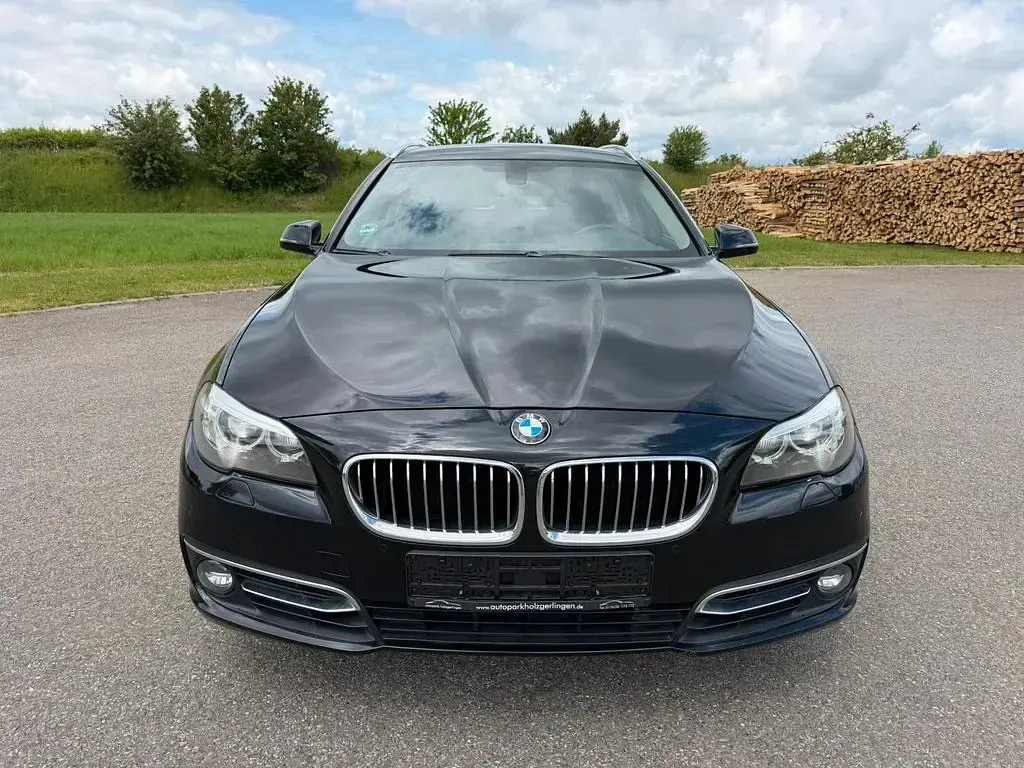Gebraucht BMW 525 Comfort Edition 218 PS (160 kW) 2014 Saphirschwarz Kombi