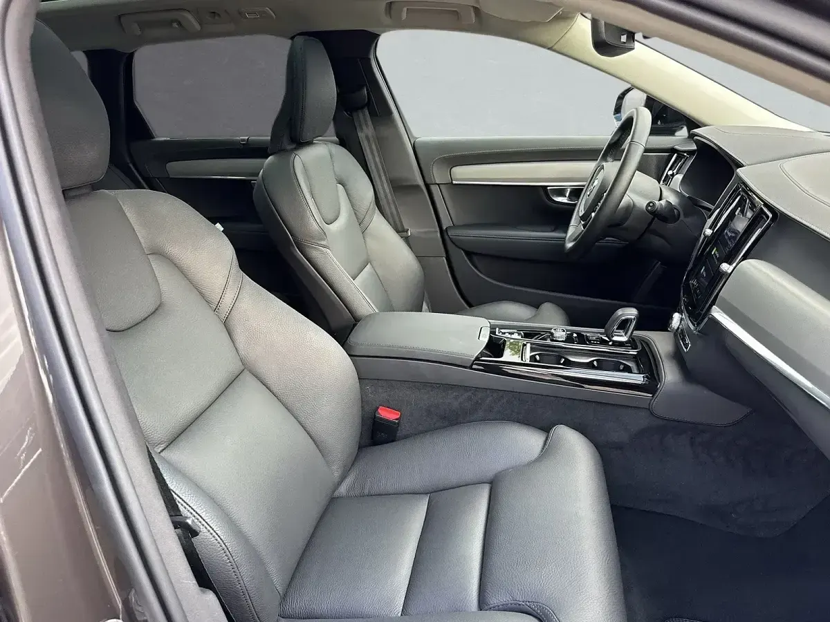Gebraucht Volvo V90 398 PS (292 kW) 2025 Grau Kombi