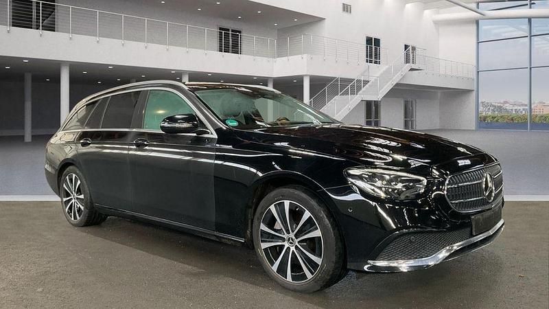 Gebraucht Mercedes E300 320 PS (235 kW) 2022 Schwarz Limousine