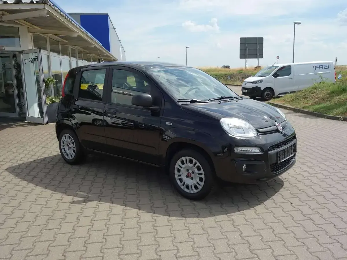 Gebraucht Fiat Panda Easy 69 PS (50 kW) 2016 Cinema schwarz Kleinwagen