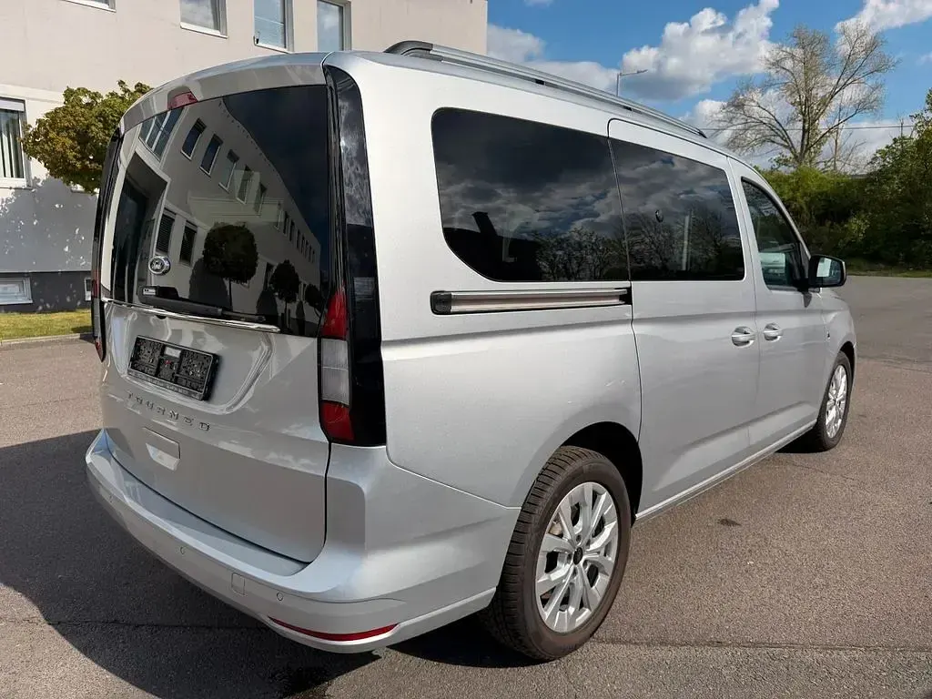 Gebraucht Ford Grand Tourneo Connect Titanium 122 PS (89 kW) 2024 Silber Van / Kleinbus