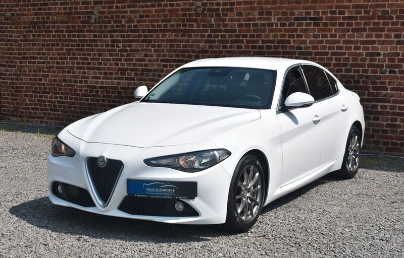 Weiß Gebraucht 2017 Alfa Romeo Giulia Limousine | 12.490 € (Superpreis) - Bild 1/4
