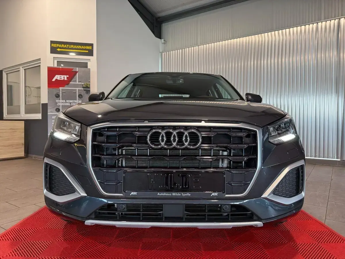 Używany Audi Q2 Advanced 150 KM (110 kW) 2024 Szary SUV