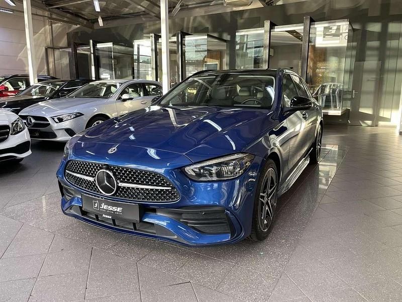 Spektralblau metalliclack Gebraucht 2023 Mercedes C300e AMG line Kombi | 35.990 € (Fairer Preis) - Bild 1/4