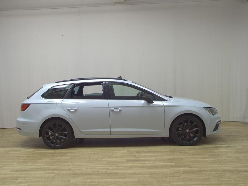 Weiss Gebraucht 2020 Seat Leon ST FR-Line Kombi | 13.780 € (Guter Preis) - Bild 1/4