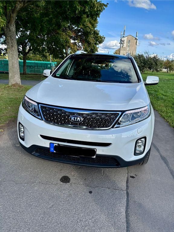 Weiß Gebraucht 2015 Kia Sorento Platinum Edition SUV | 19.500 € (Teuer) - Bild 1/4