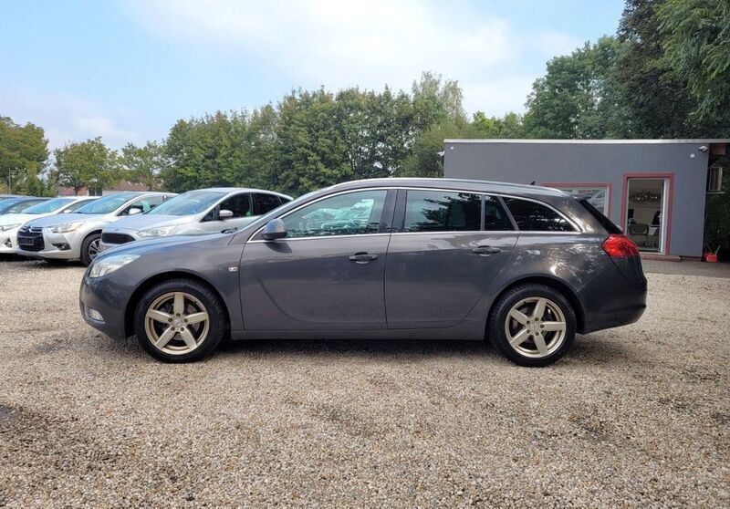 Gebraucht Opel Insignia Edition 131 PS (96 kW) 2013 Plat.anthr./rogrey/0j:silbergr Kombi