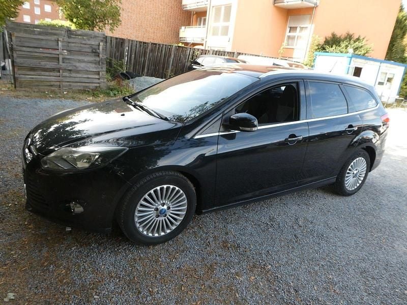 Schwarz Gebraucht 2012 Ford Focus Champions Edition Kombi | 2.999 € (Guter Preis) - Bild 1/4