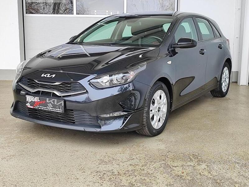 Usado Kia Ceed Edition 7 101 HP (74 kW) 2022 Preto Citadino