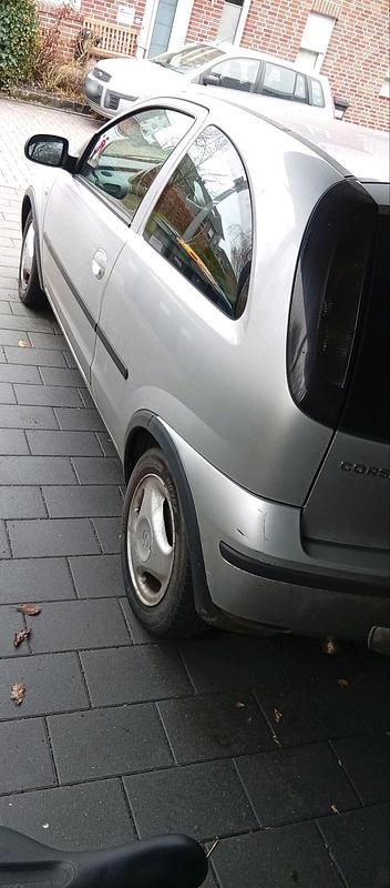 Usata Opel Corsa 75 CV (55 kW) 2004 Argento Utilitaria