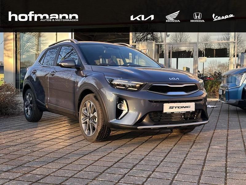 Denimblau Neu 2025 Kia Stonic Spirit SUV | 25.390 € (Fairer Preis) - Bild 1/4