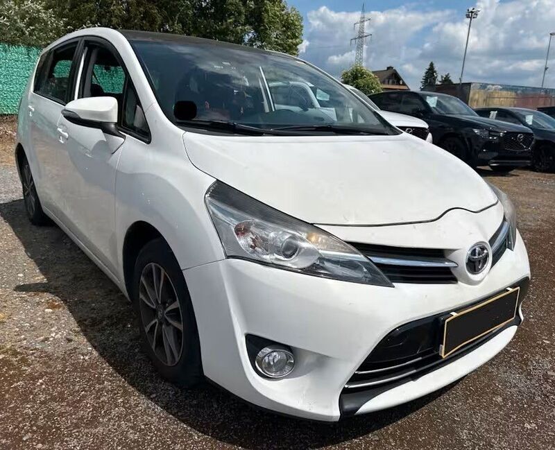 Weiß Gebraucht 2014 Toyota Verso Skyview Edition Van / Kleinbus | 6.999 € (Fairer Preis) - Bild 1/4