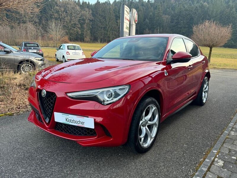 Rosso alfa Gebraucht 2021 Alfa Romeo Stelvio Quadrifoglio SUV | 55.890 € (Guter Preis) - Bild 1/4
