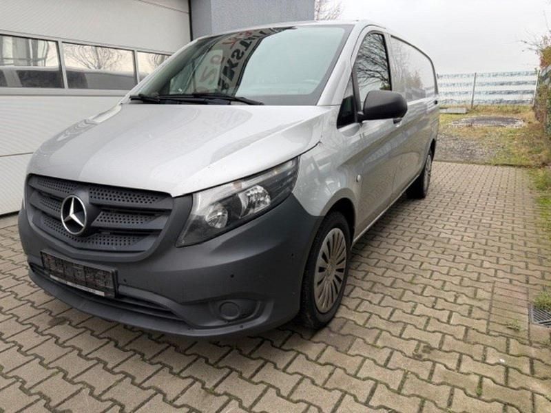 Silber Gebraucht 2017 Mercedes Vito Van / Kleinbus | 11.840 € (Superpreis) - Bild 1/4