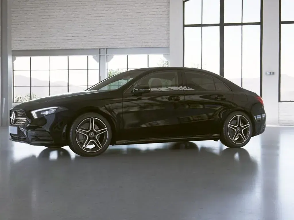 Gebraucht Mercedes A250 AMG 160 PS (117 kW) 2023 Schwarz Limousine