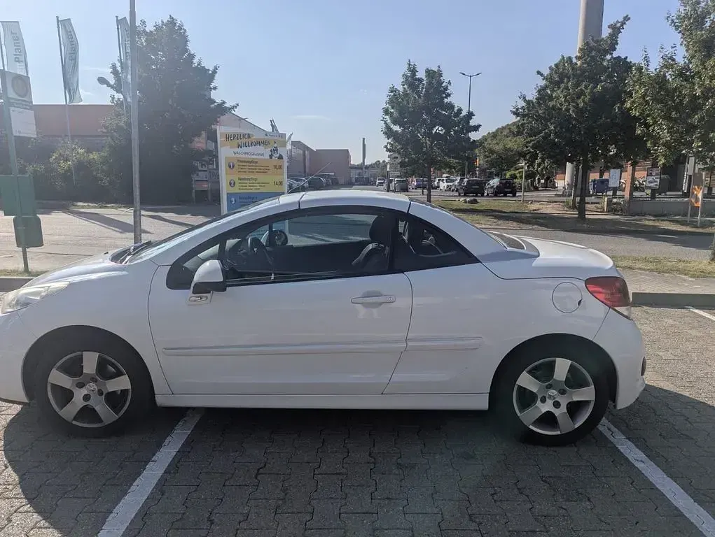 Gebraucht Peugeot 207 CC Premium 120 PS (88 kW) 2010 Weiß Cabrio