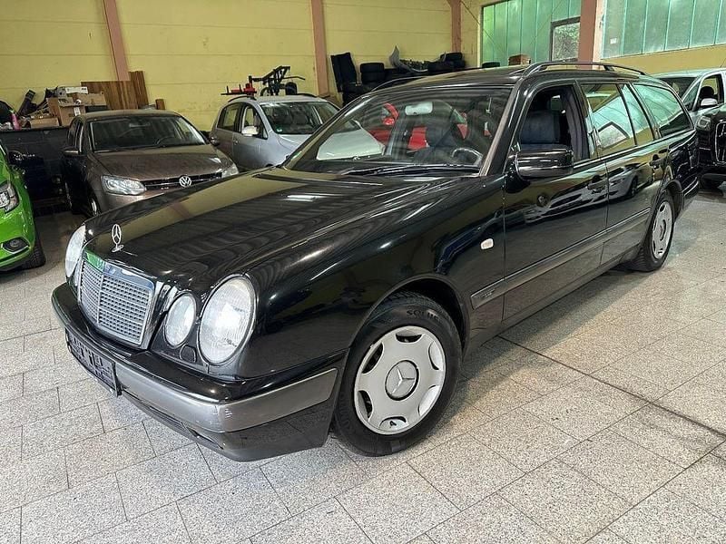 Schwarz Gebraucht 1998 Mercedes E200 Limousine | 2.990 € (Guter Preis) - Bild 1/4