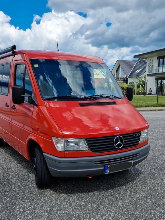 Rot Gebraucht 1996 Mercedes Sprinter Van | 16.300 € (Etwas zu teuer) - Bild 1/4