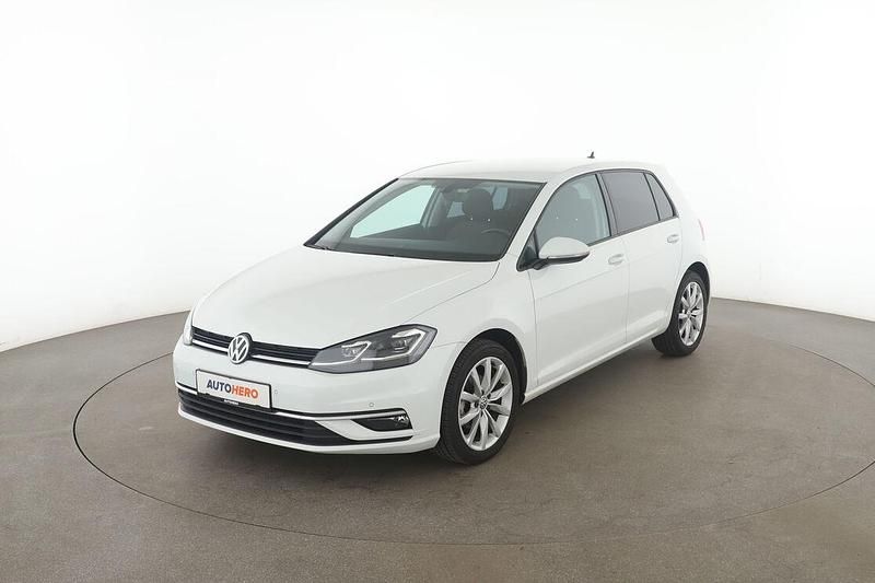 Weiß Gebraucht 2017 VW Golf VII Comfortline Limousine | 12.740 € (Fairer Preis) - Bild 1/3