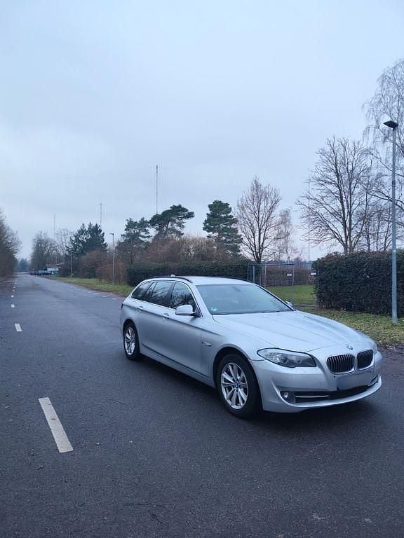 Silber Gebraucht 2012 BMW 525 Sport Line Kombi | 7.000 € (Superpreis) - Bild 1/4