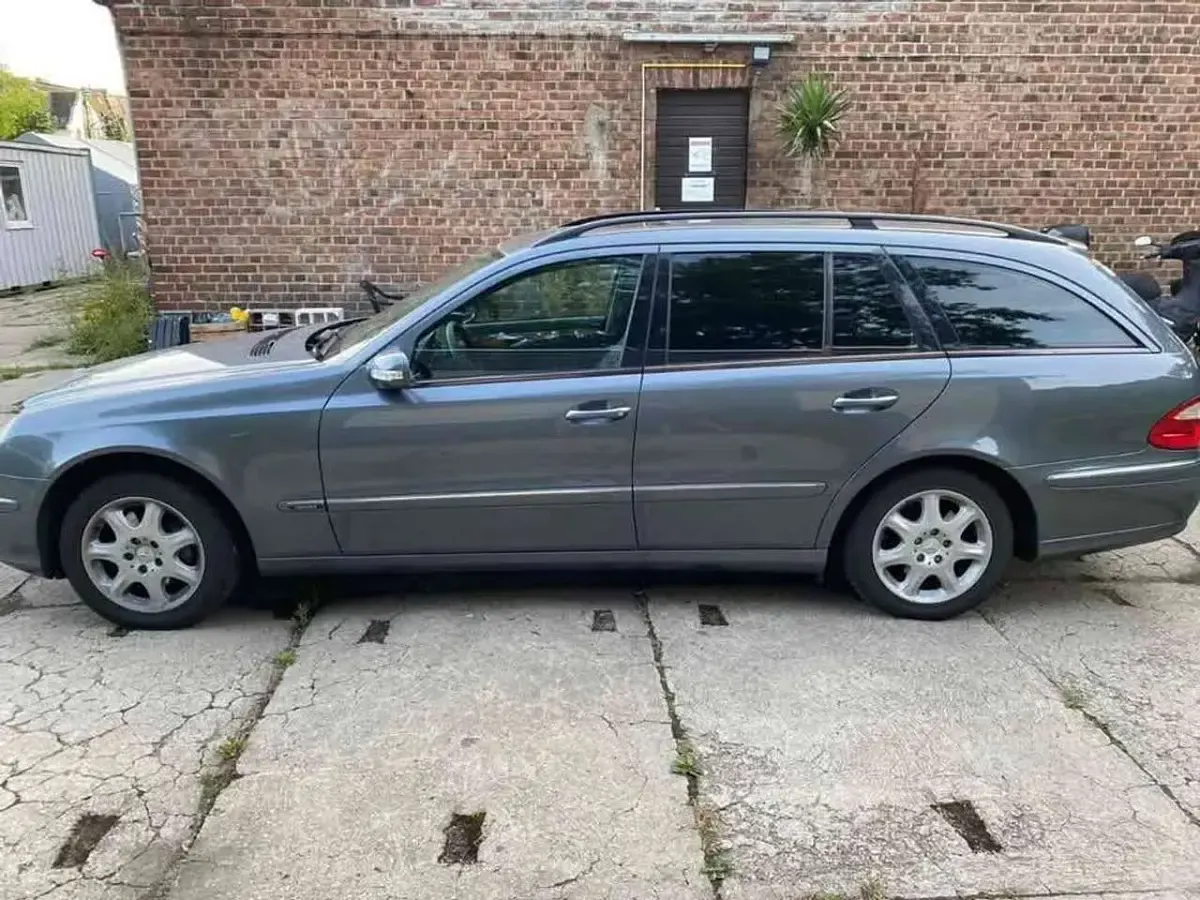 Gebraucht Mercedes E320 Elegance 204 PS (150 kW) 2005 Grau Kombi