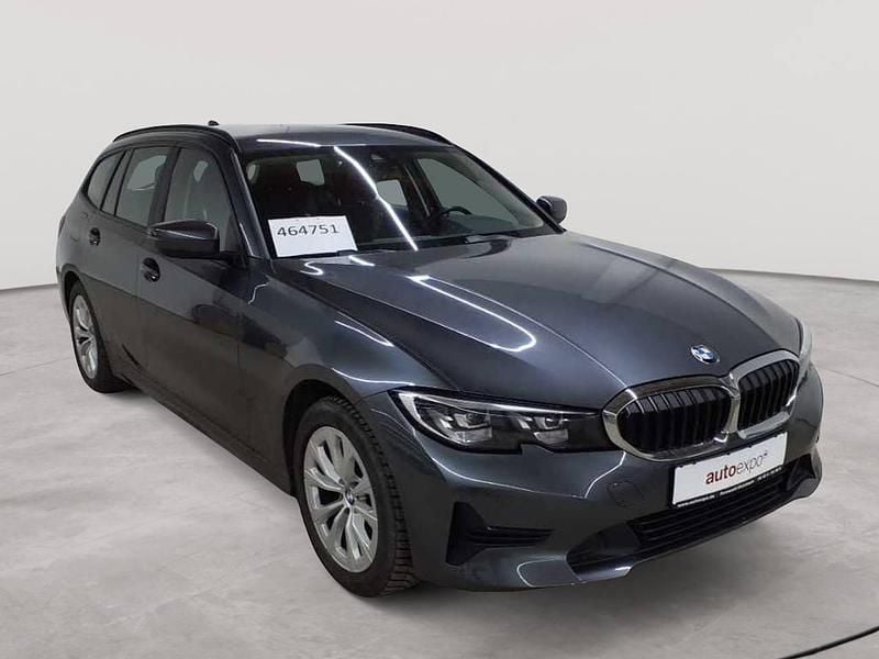 Mineralgrau metallic Gebraucht 2021 BMW 320 Advantage Kombi | 25.590 € (Superpreis) - Bild 1/4