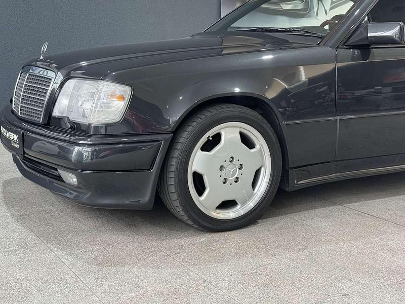 Gebraucht Mercedes E320 AMG 220 PS (161 kW) 1994 Blauschwarz Cabrio