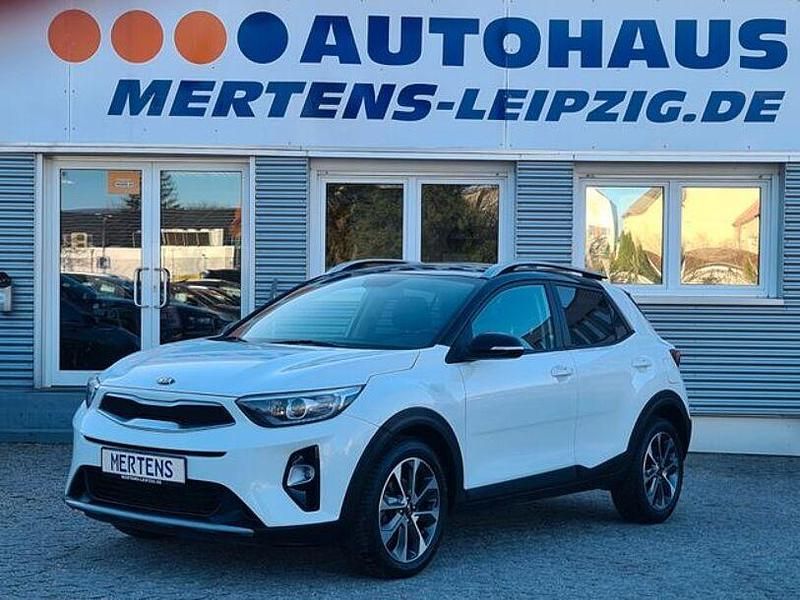 Weiß Gebraucht 2018 Kia Stonic Vision SUV | 15.990 € (Teuer) - Bild 1/4