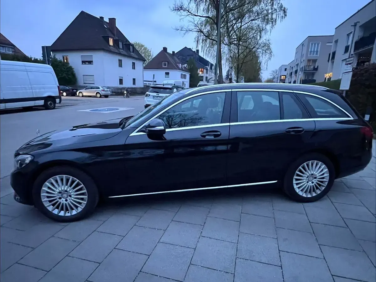 Second-hand Mercedes C220 170 CP (125 kW) 2015 Negru Break