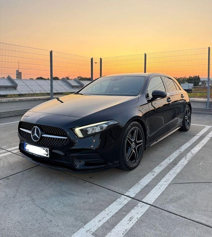Schwarz Gebraucht 2020 Mercedes A200 AMG Limousine | 22.500 € (Guter Preis) - Bild 1/4