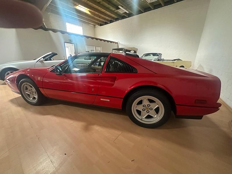 Gebraucht Ferrari 328 256 PS (188 kW) 1987 Rot Coupé