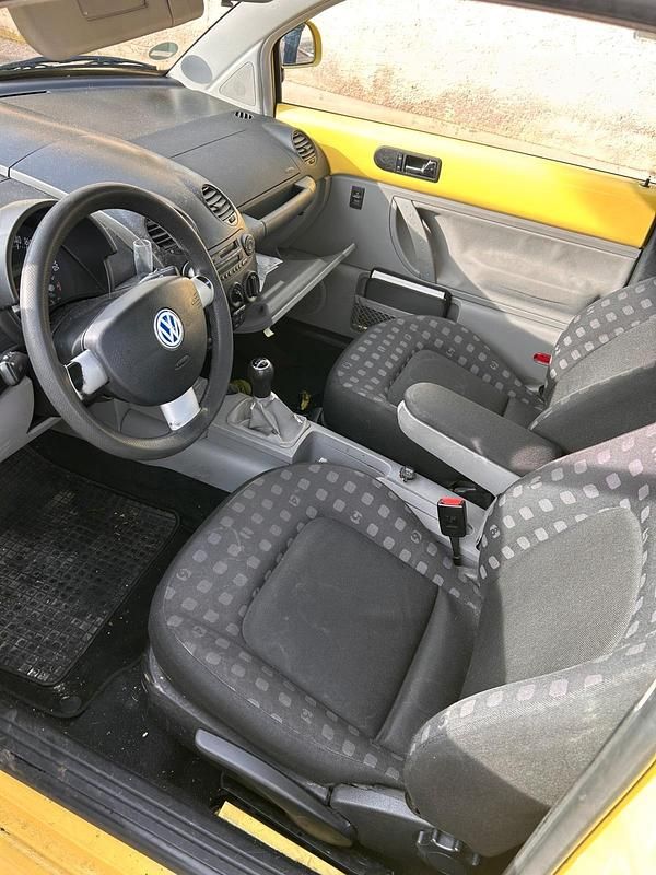 Usata VW Beetle 90 CV (66 kW) 2000 Giallo Utilitaria