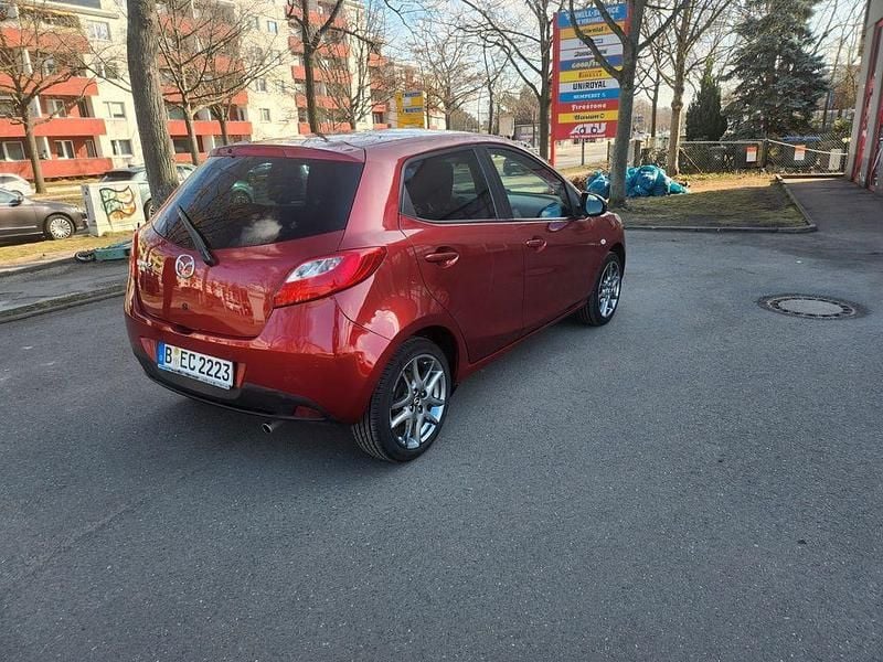 Gebraucht Mazda 2 Kenko 84 PS (61 kW) 2013 Rot Kleinwagen