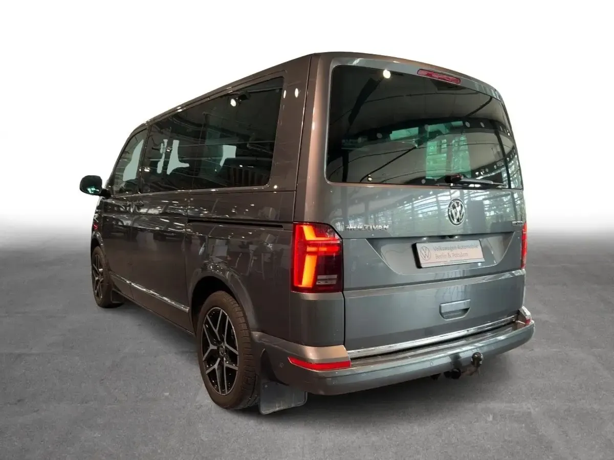 Gebraucht VW Multivan Highline 204 PS (150 kW) 2022 Indiumgrau metallic Van / Kleinbus