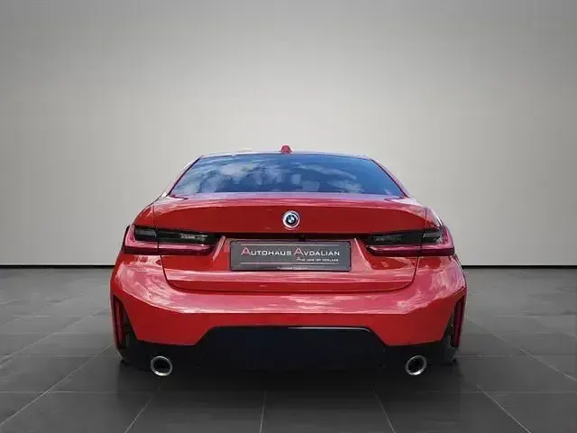 Gebraucht BMW 320 M Sport 184 PS (135 kW) 2023 Rot Limousine