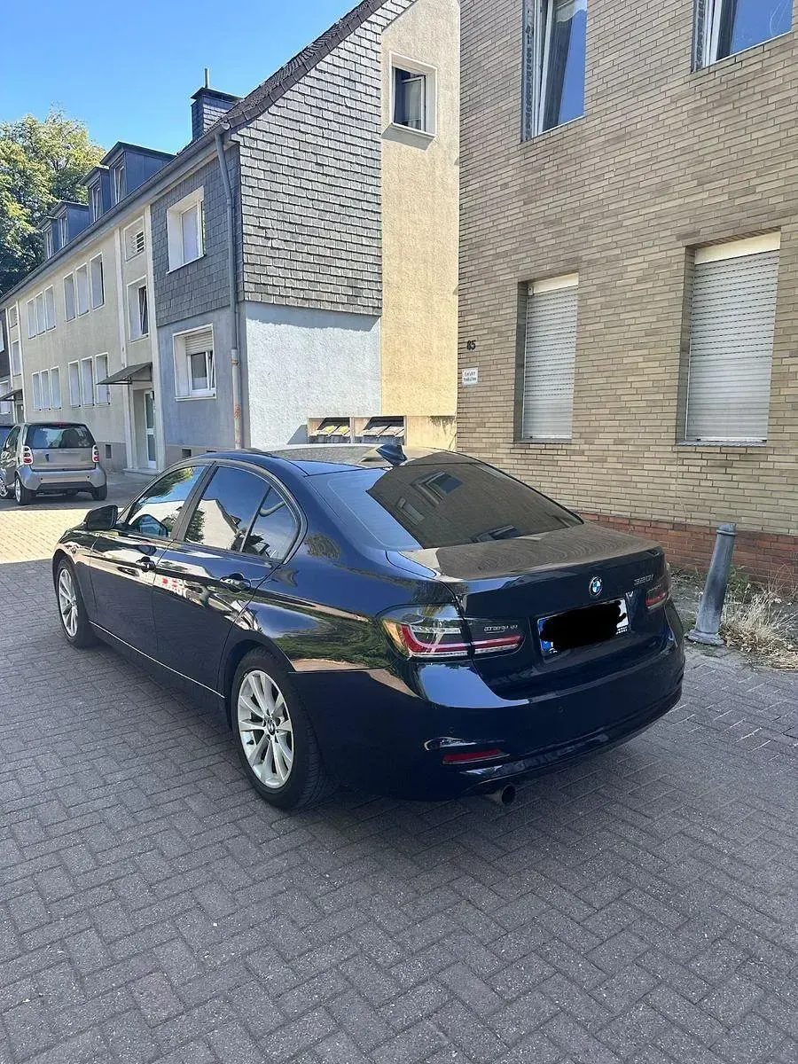 Gebraucht BMW 320 Sport Line 184 PS (135 kW) 2016 Blau Limousine